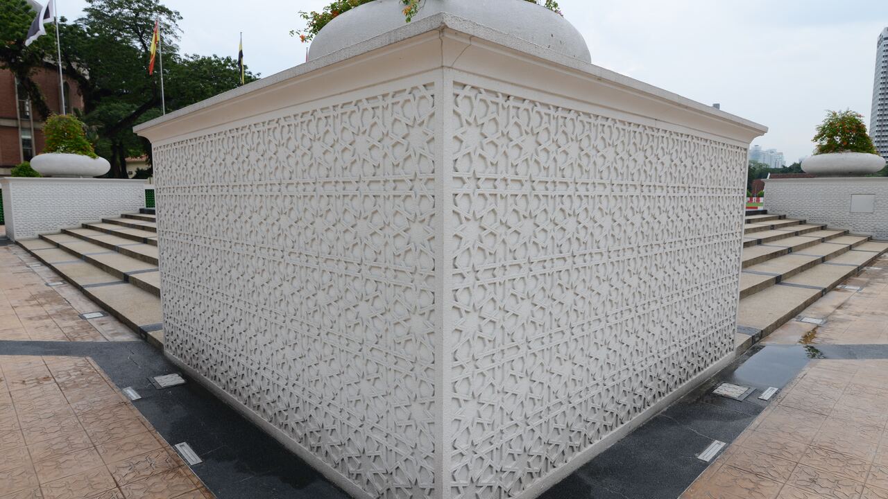 Islamic geometric patters decorate Dataran Merdeka (18792802478)